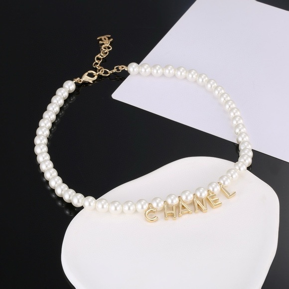 CHANEL Gold and White Pearl Necklace - Picture 5 of 6